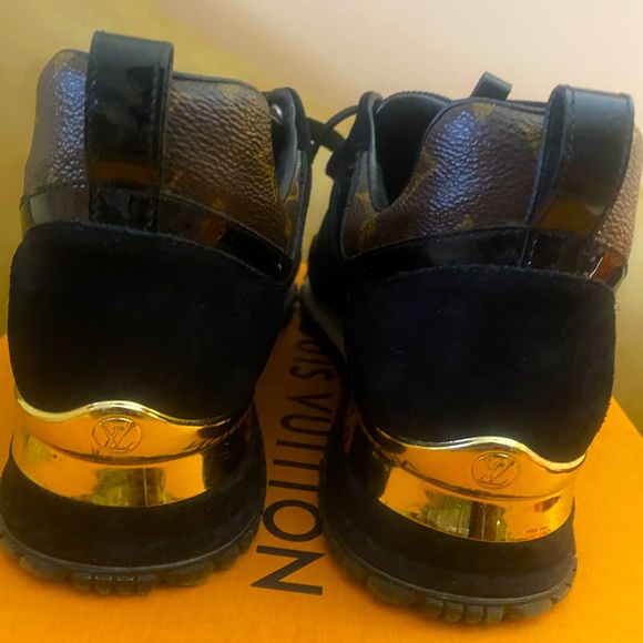 Authentic Louis Vuitton RUN AWAY SNEAKER - Picture 5 of 5